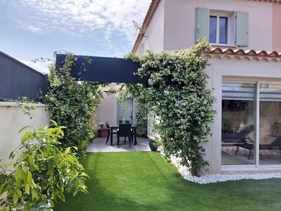 Maison Entiere Redessan Exterior photo